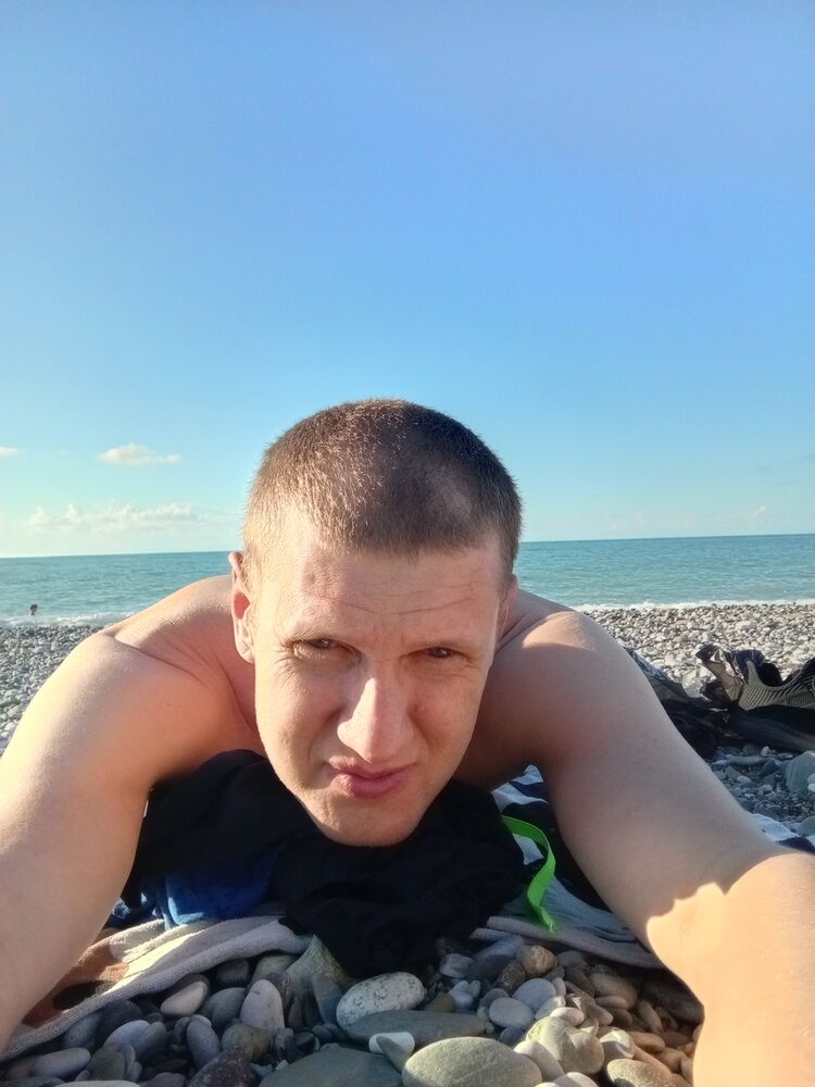  52360618  Mikhail, 39 ,    