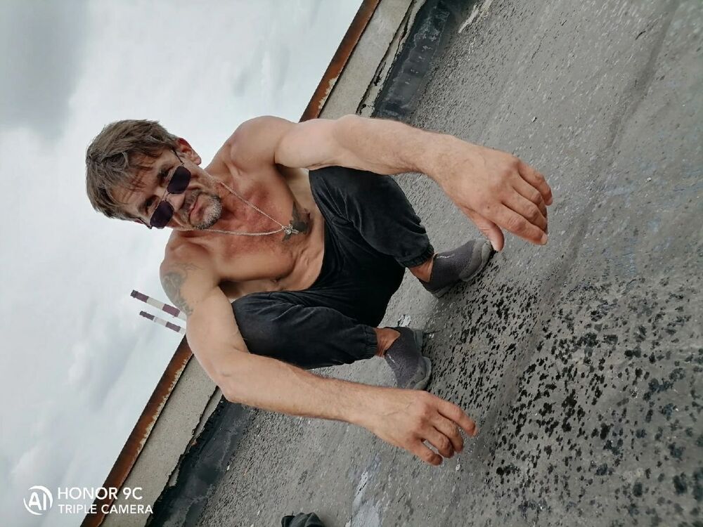  28617628  Home, 49 ,    -