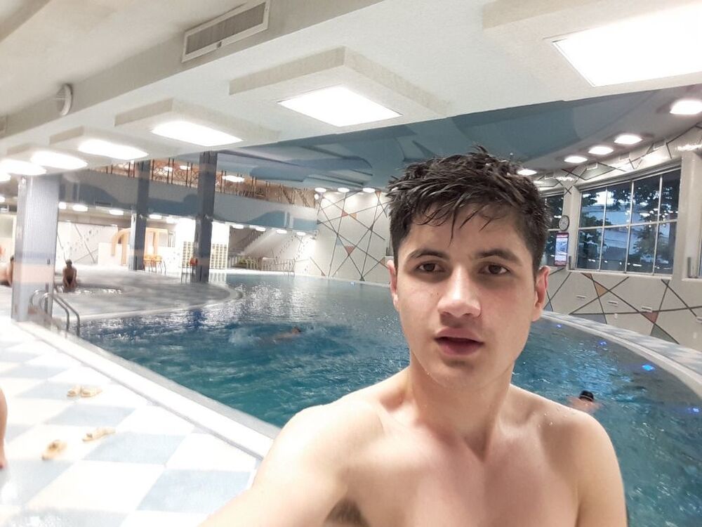  10590858  Mumin, 27 ,    