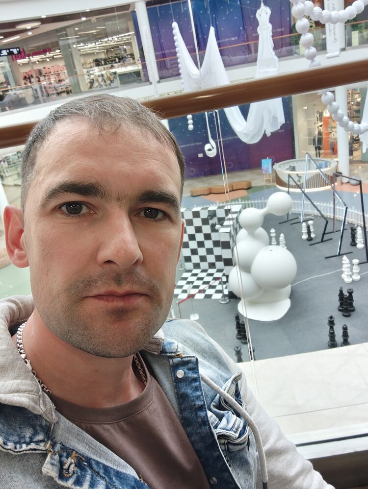  54208868  Alexander, 39 ,    