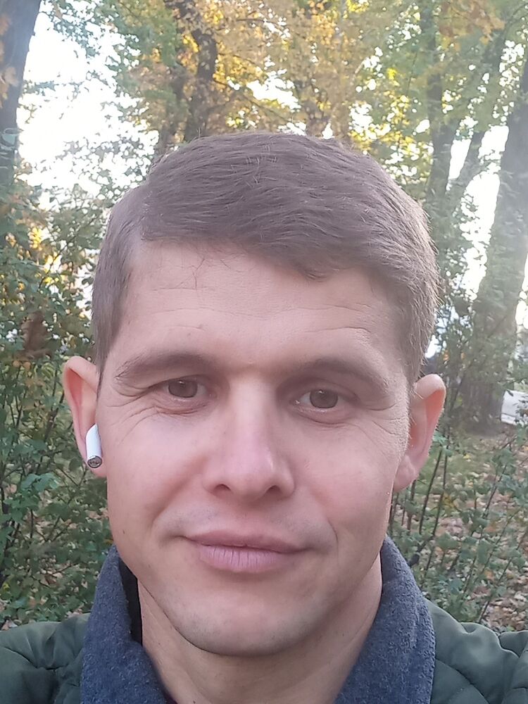  24182478  Slavic, 38 ,    