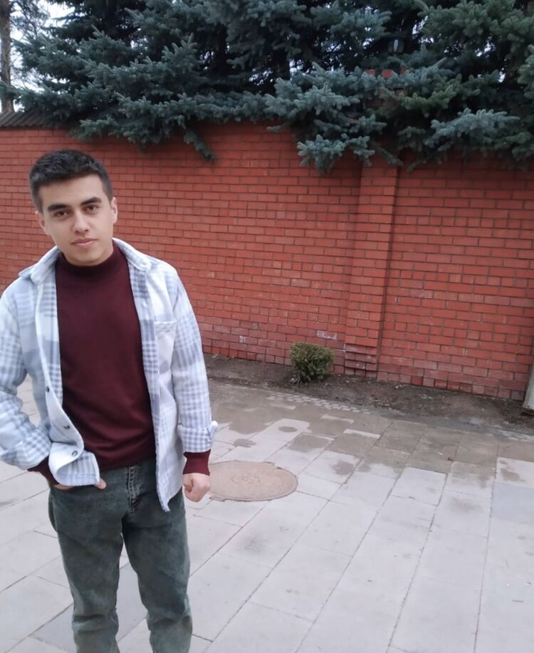  42310108  Boris, 22 ,    