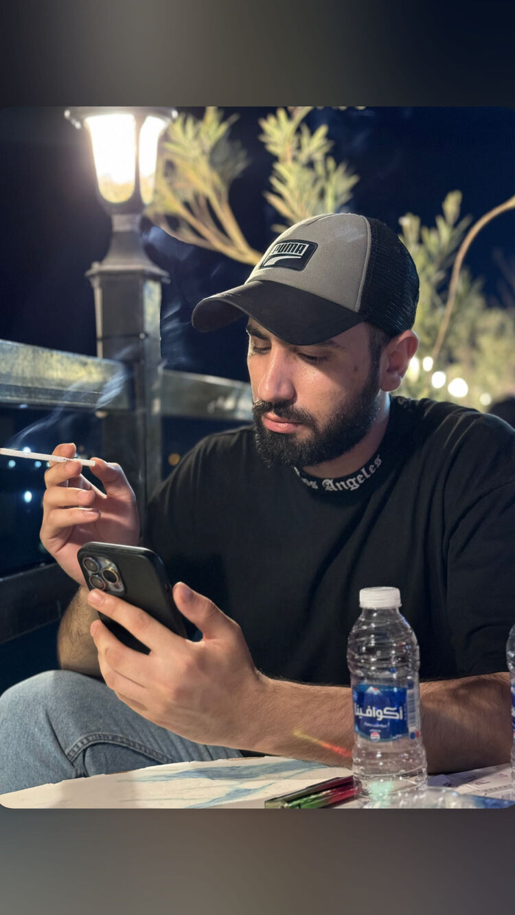  48929688  Hussein, 30 ,    