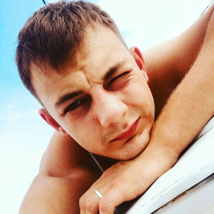  41328218  Slava, 27 ,    
