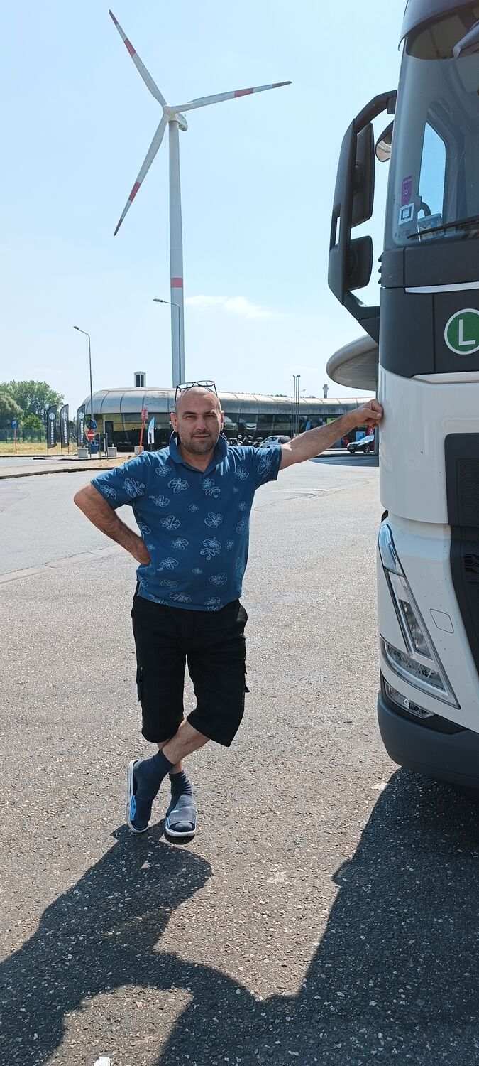  36405498  Driver, 39 ,    