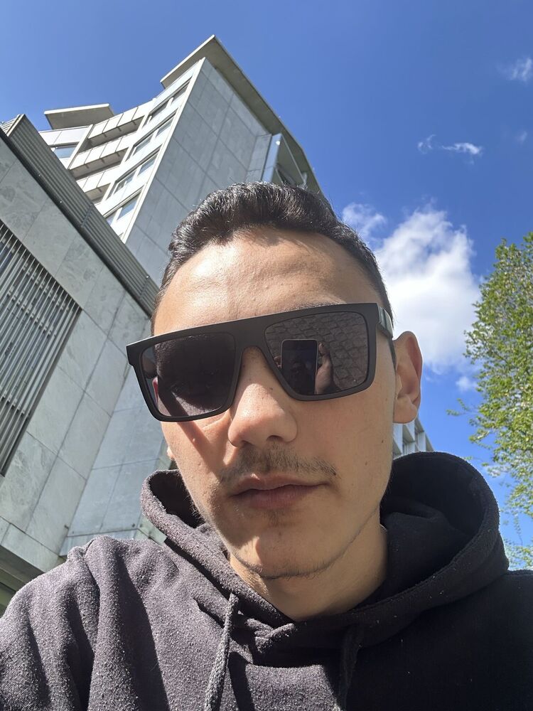  Stuttgart,   Ruslan, 23 ,   ,   , c 