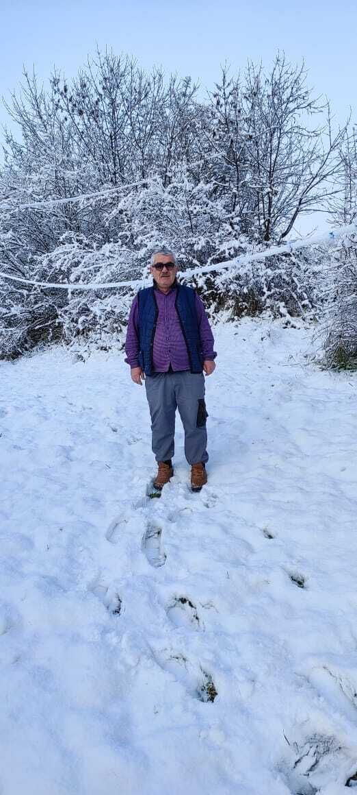  24689028  Valeh, 59 ,    