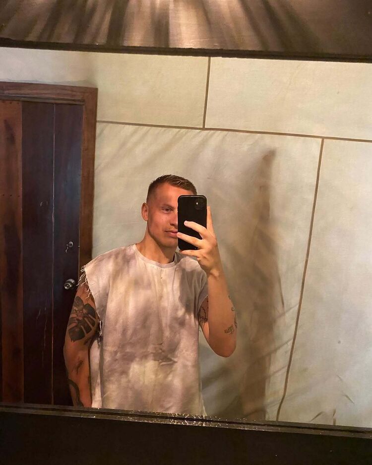  53386718  , 33 ,    