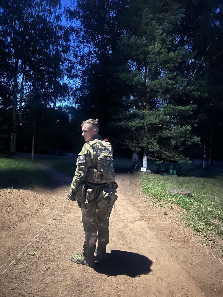  44281848  , 23 ,    -