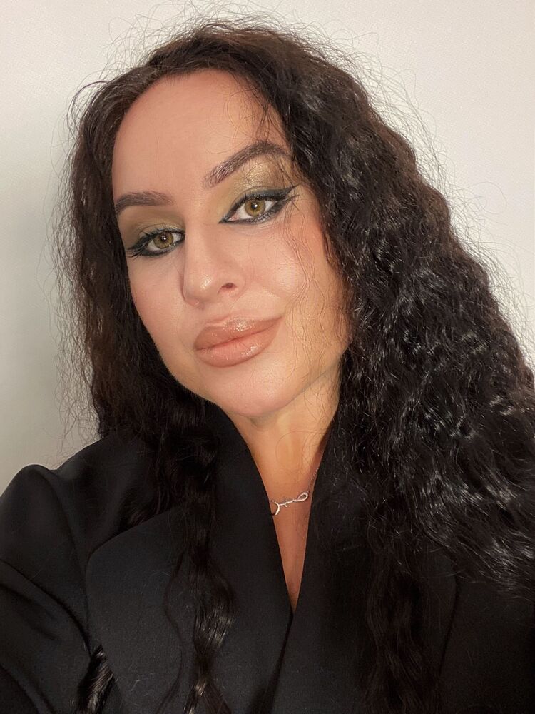   ,   Victoria, 28 ,   c 