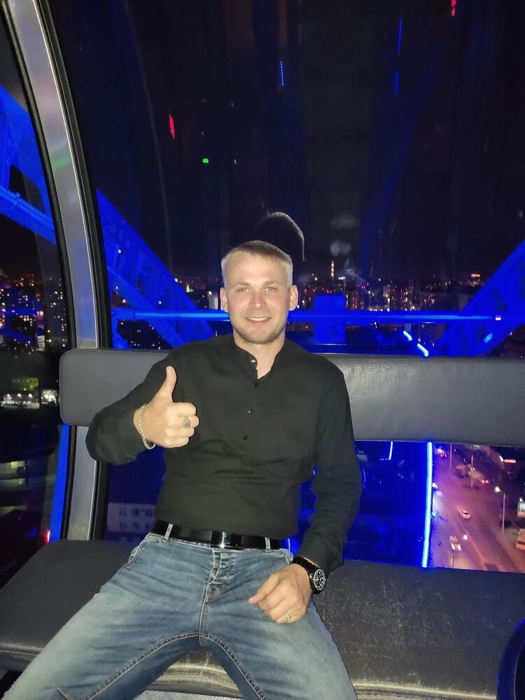 ,   Denis, 33 ,   ,   , c , 