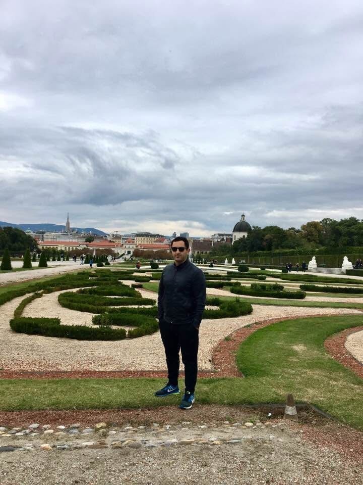  54364888  Zura, 42 ,    