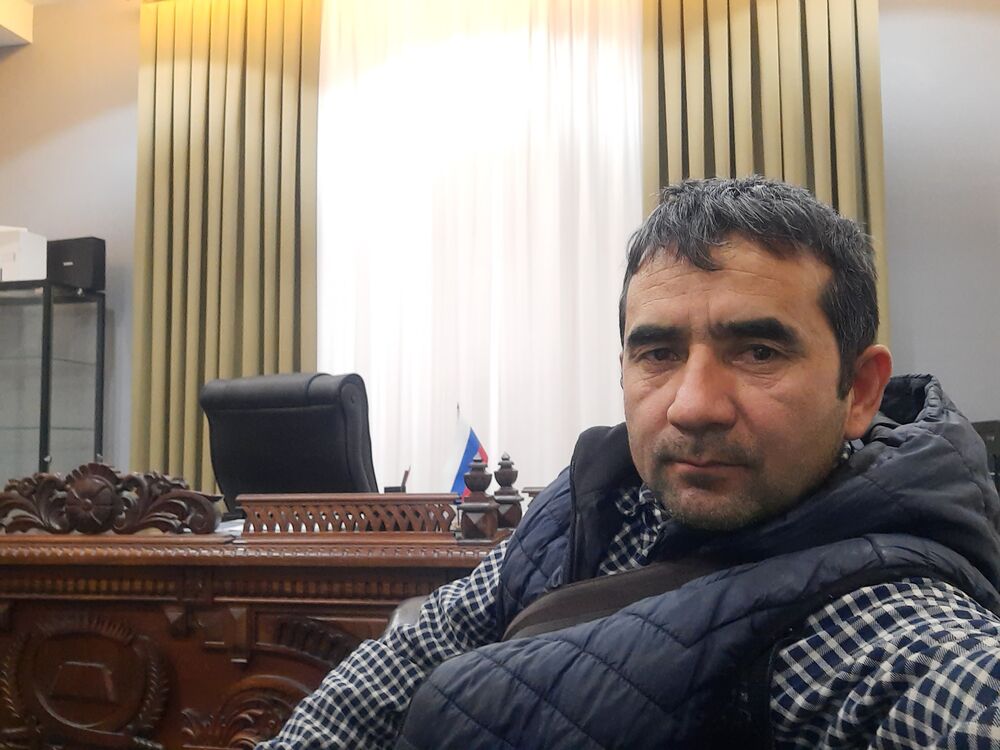  49076418  Akbar, 42 ,    