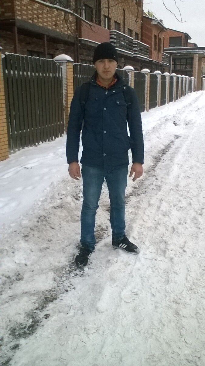  6878948  Liviu, 30 ,    