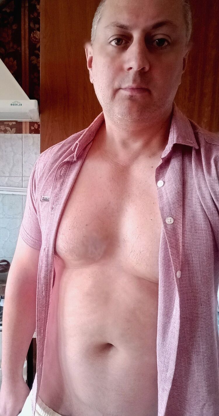 51563218  Vlad, 46 ,    --