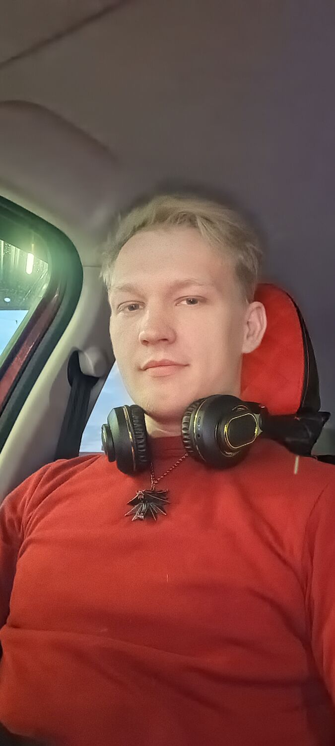  43856118  Alexander, 27 ,    