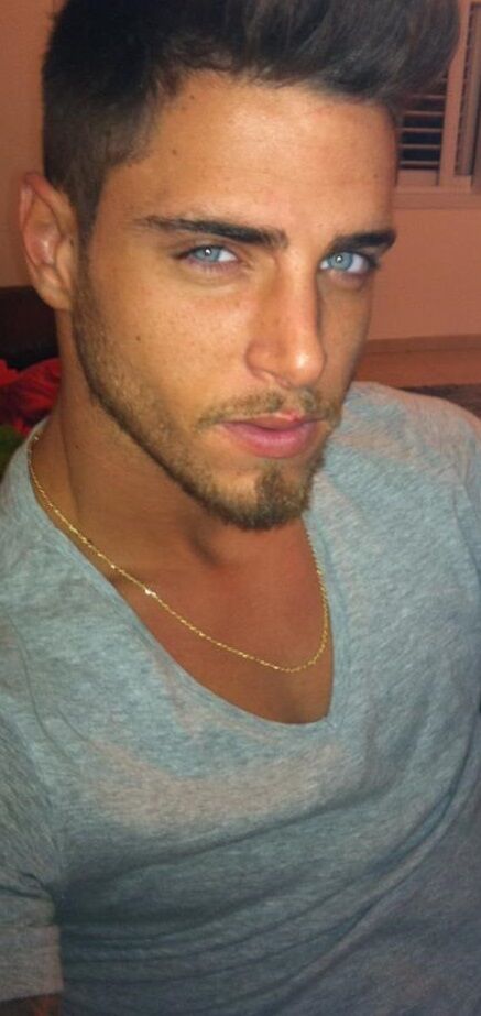  46040158  Christian, 32 ,    