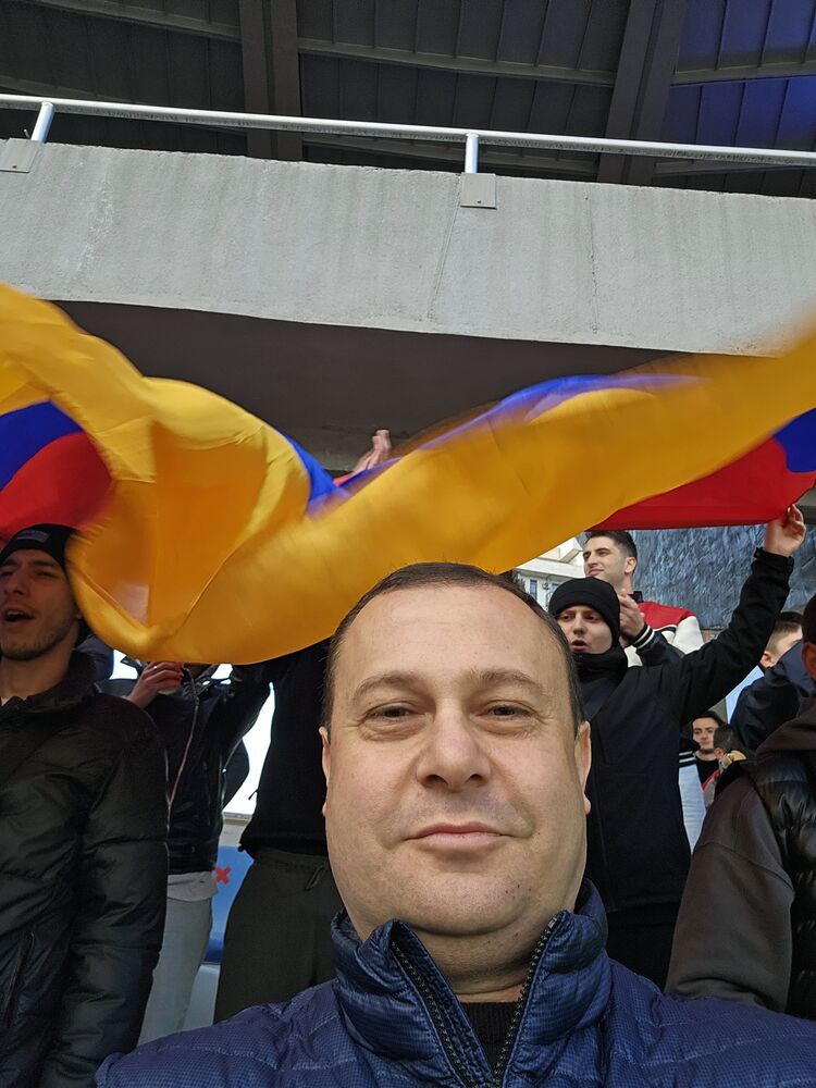  ,   Artur, 43 ,   ,   