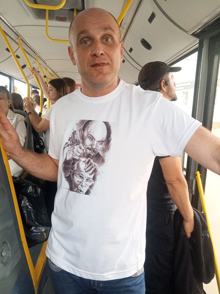  53597028  Denis, 41 ,    