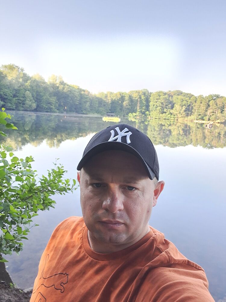  38233938  Volodymyr, 39 ,    