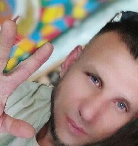  37779788  Viktor, 41 ,    