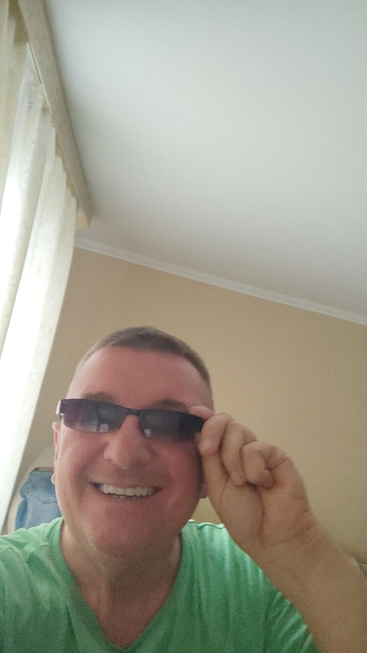  ,   Viktor, 45 ,   c 