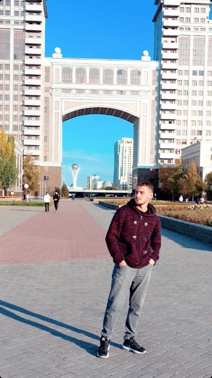  39628918  Gezim, 26 ,    