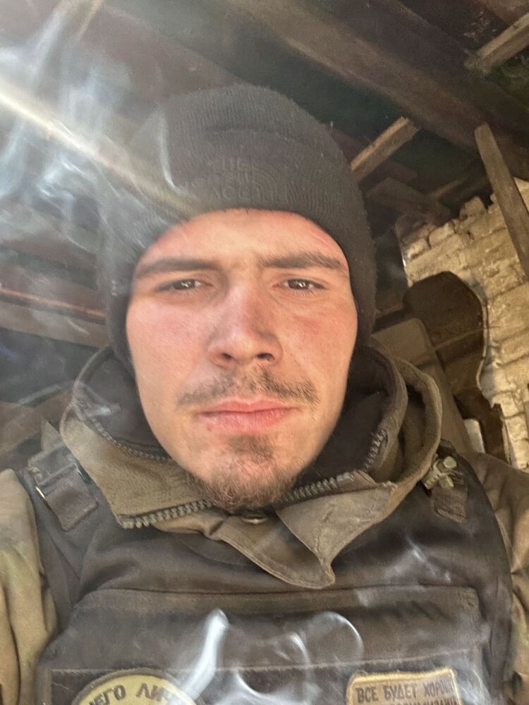  42374718  Mikhail, 25 ,    