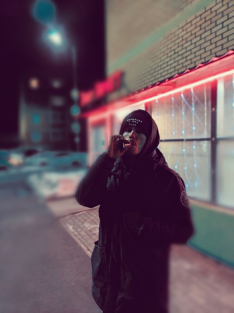  27875628  Dominik, 29 ,    