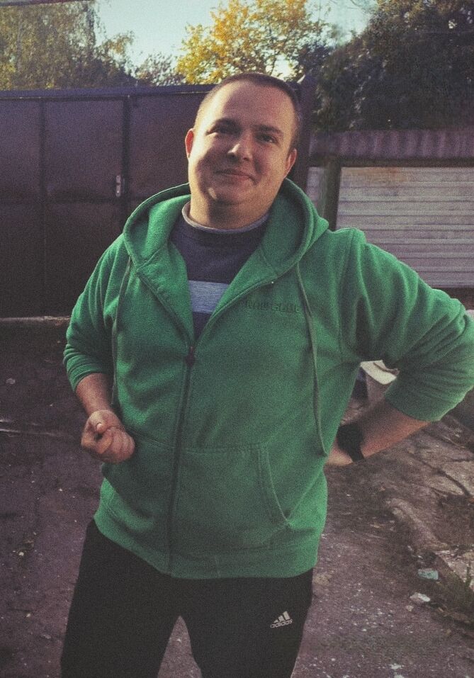  54159738  Michael, 28 ,    