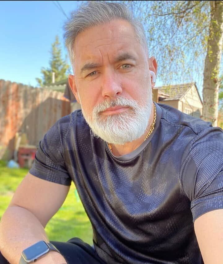  45297648  Robert, 68 ,    