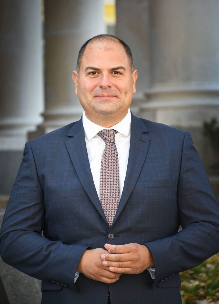  46434398  George, 37 ,    