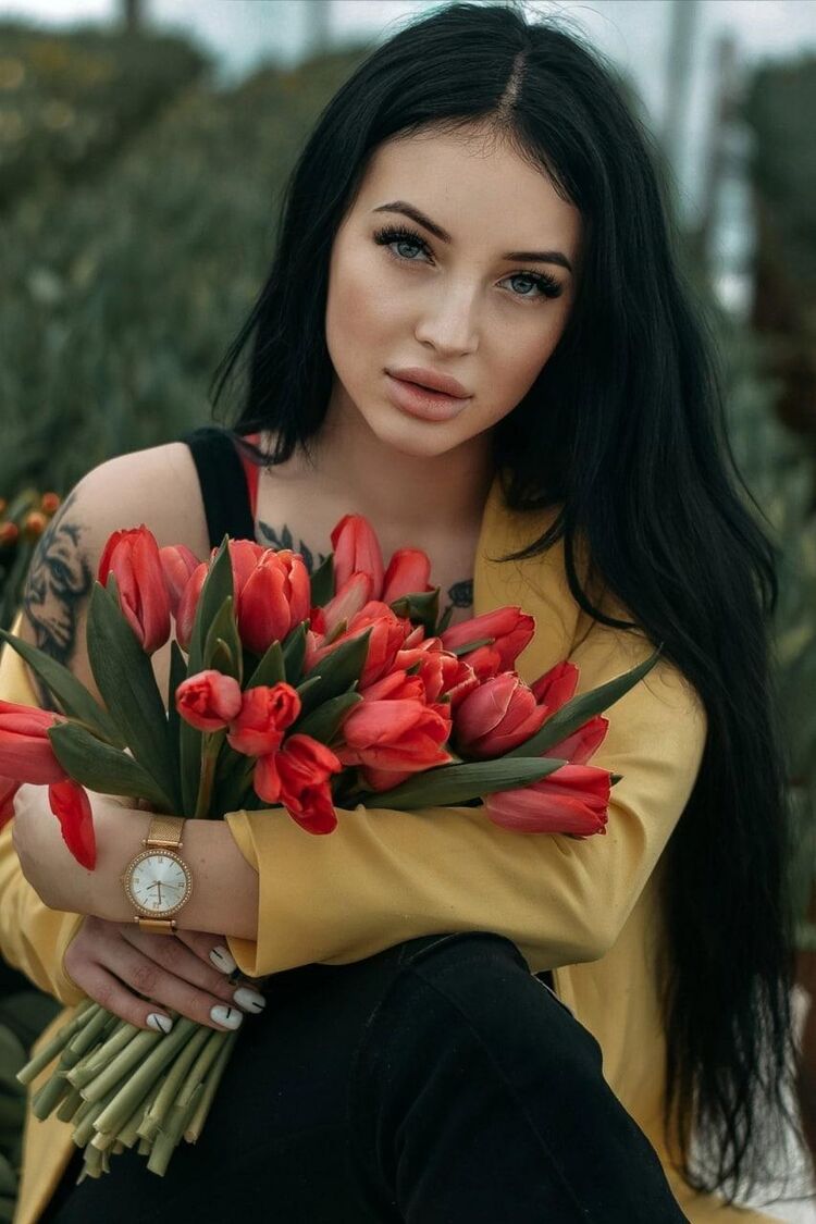  42857658  Valentina, 25 ,    