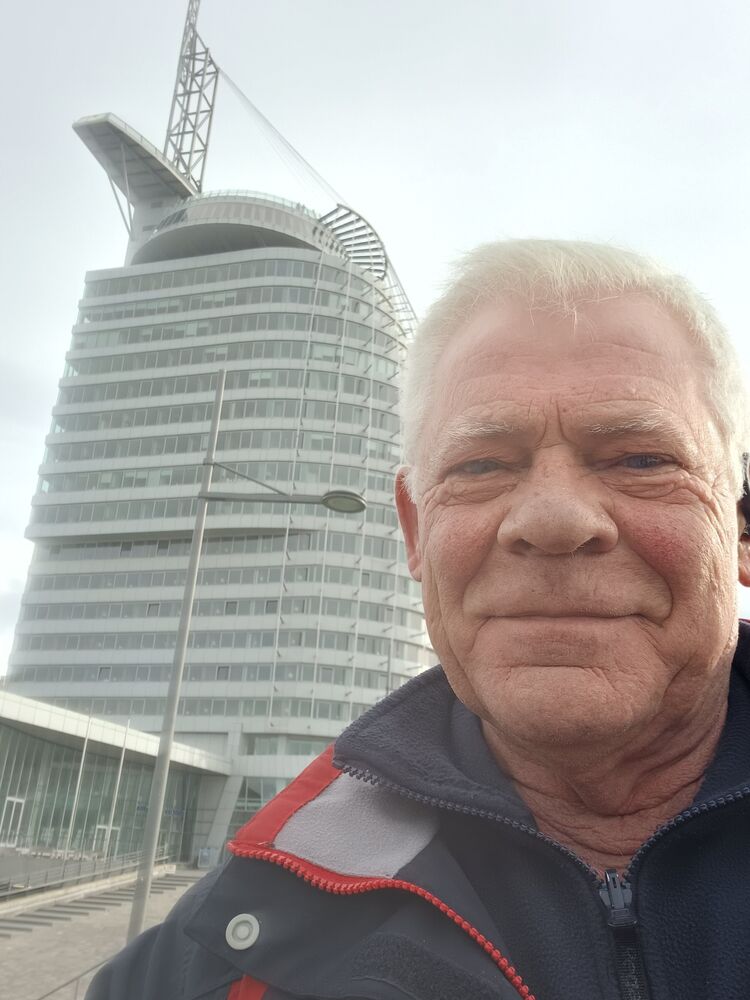  54782518  Konstantin, 67 ,    