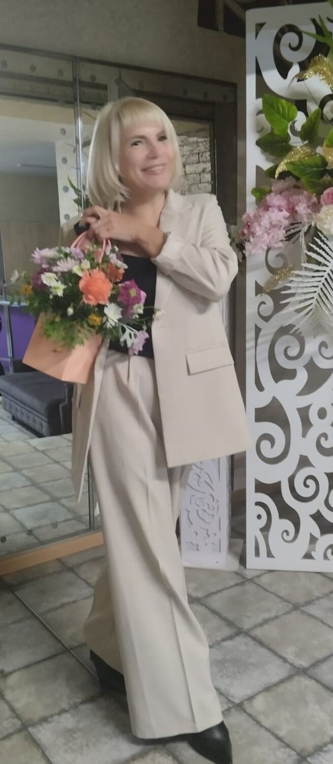  51647168  Olga, 48 ,    