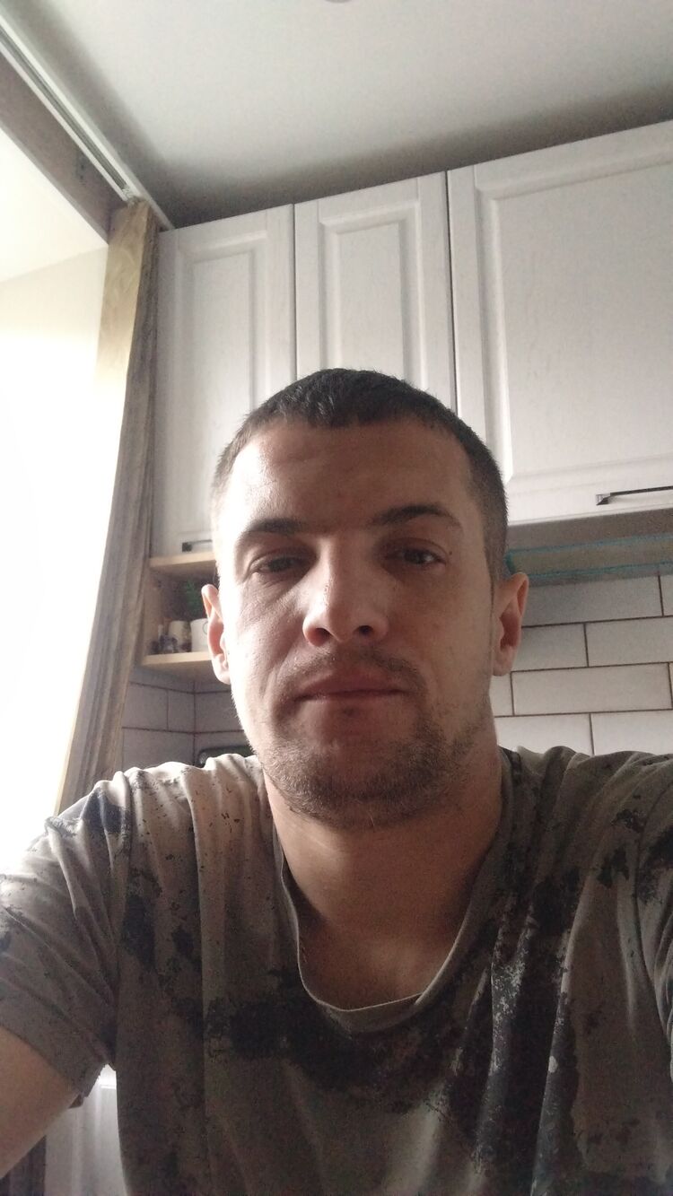  54680668  Roman, 38 ,    