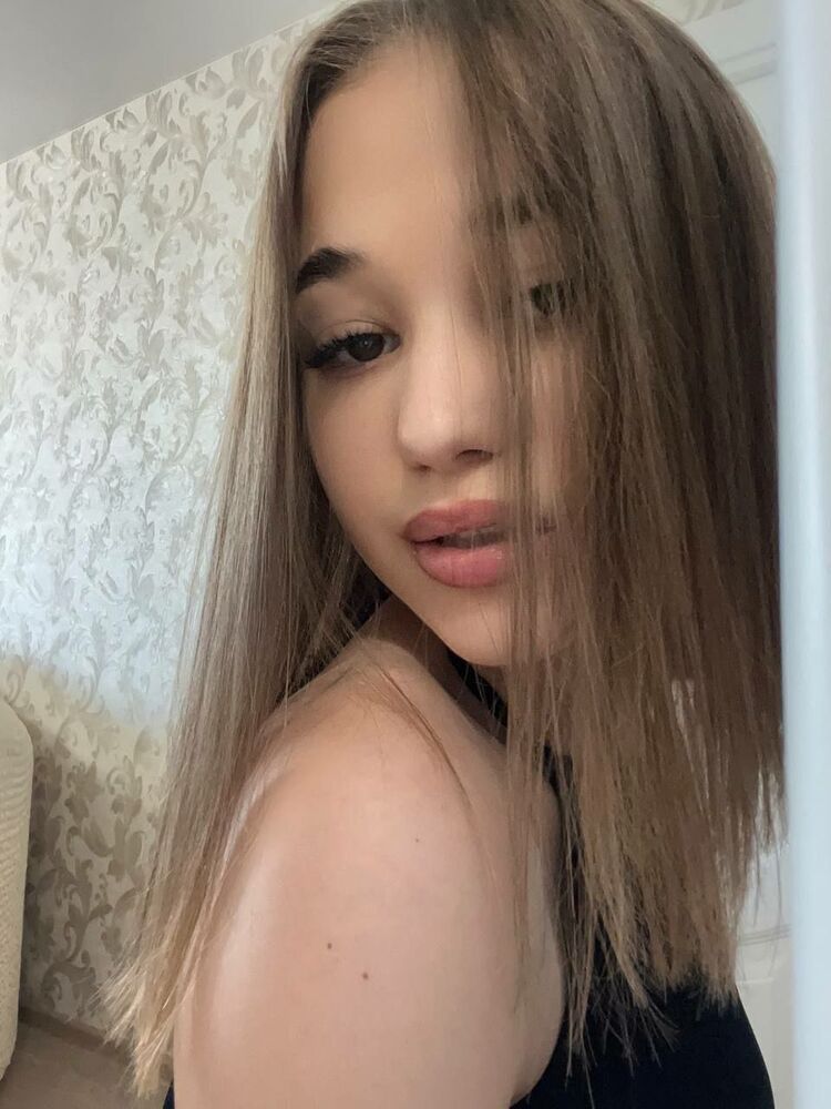  ,   Valeria, 23 ,   ,   