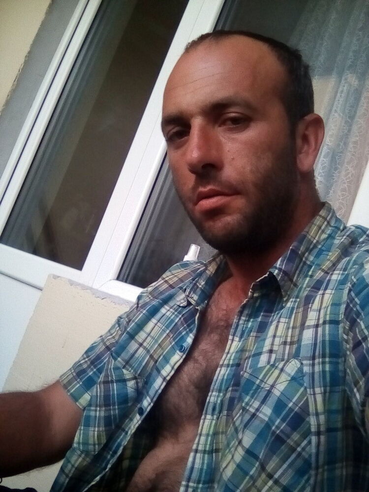  12577298  Arut, 43 ,    