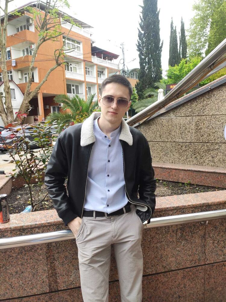  31733208  Tomas, 23 ,    