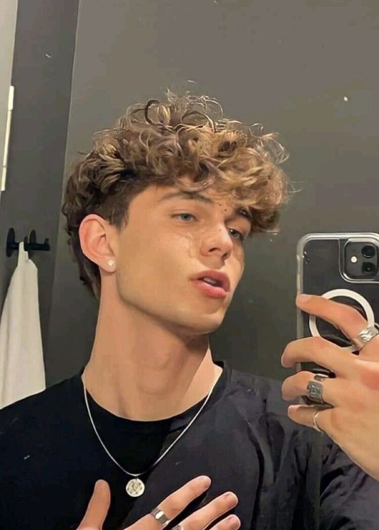  50099288  Artur, 21 ,    Vezzano Ligure