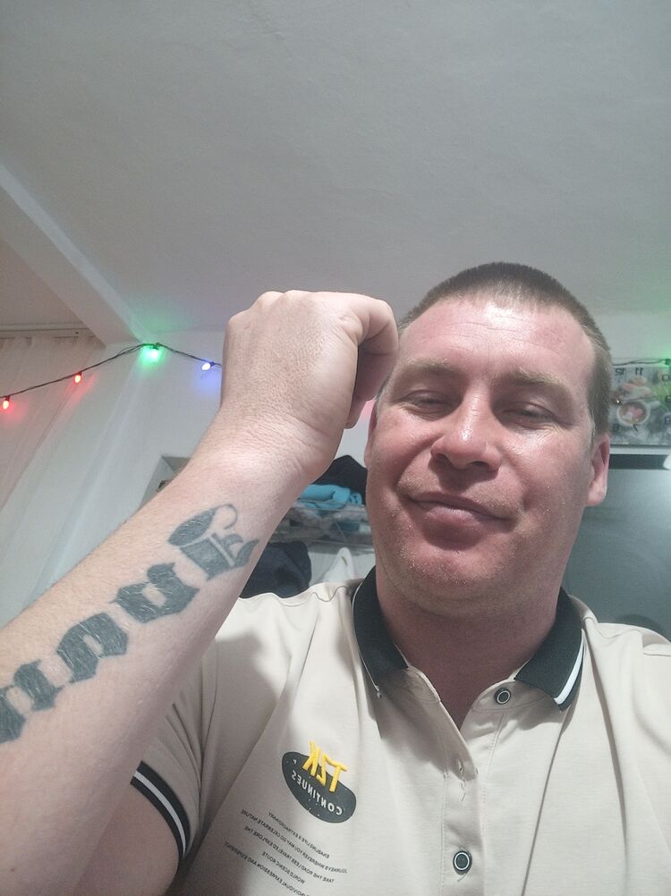  33778378  Ivan, 35 ,    