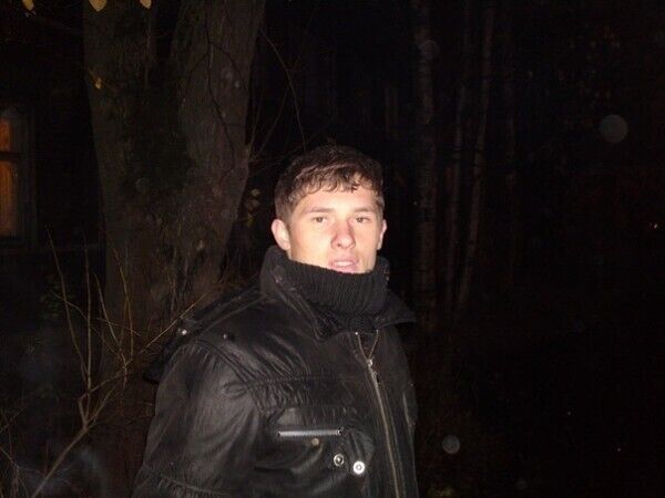  21676758  Anton, 35 ,    