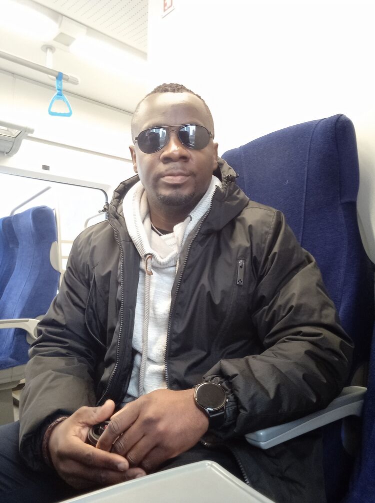  33633148  John, 36 ,    