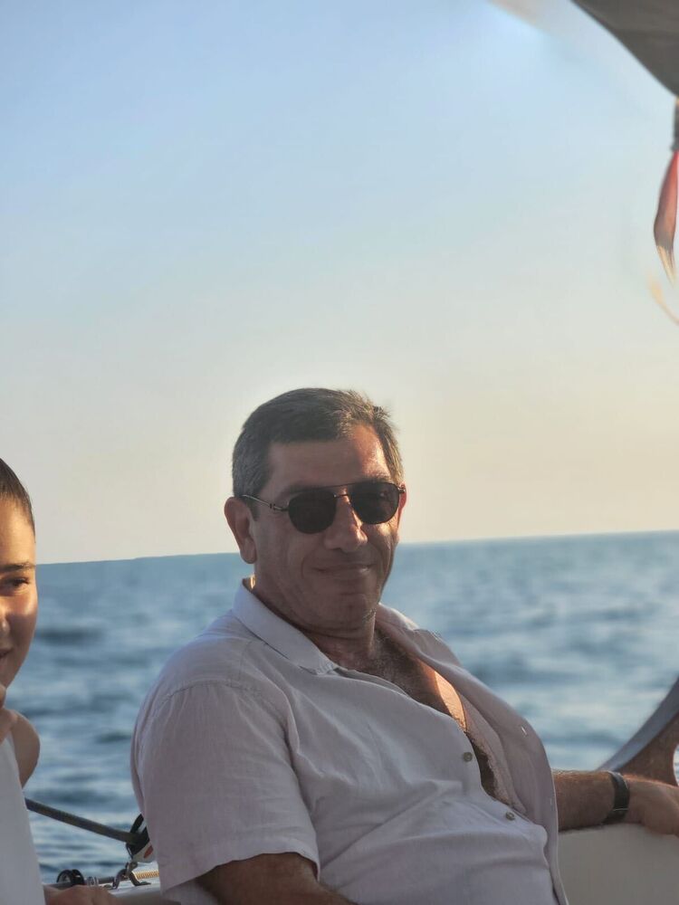  44750888  Armen, 49 ,    