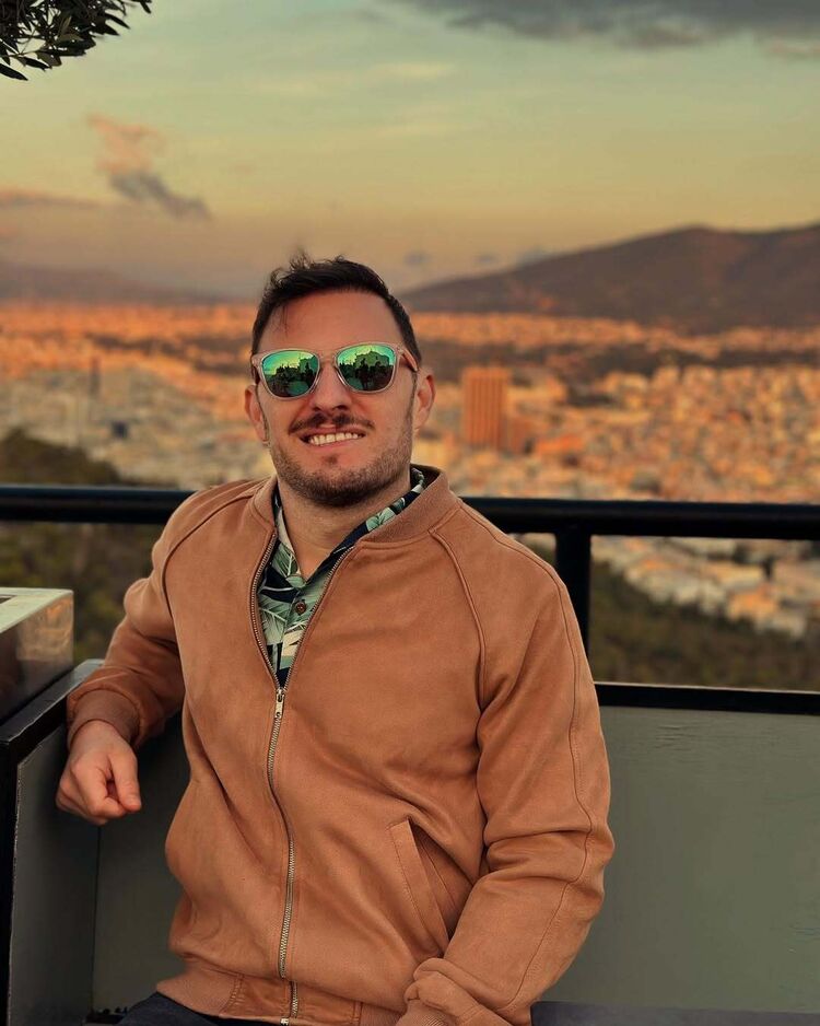  53386348  Pavel, 37 ,    