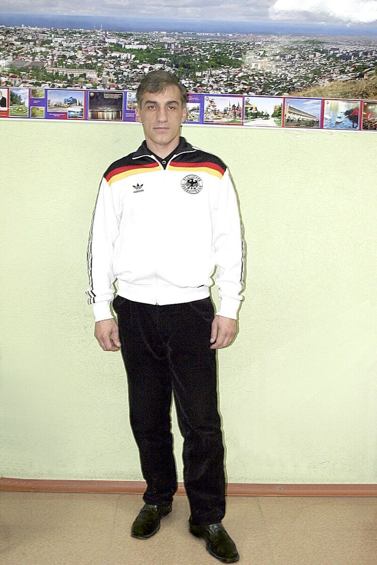  ,   Schamil, 57 ,   ,   , c 