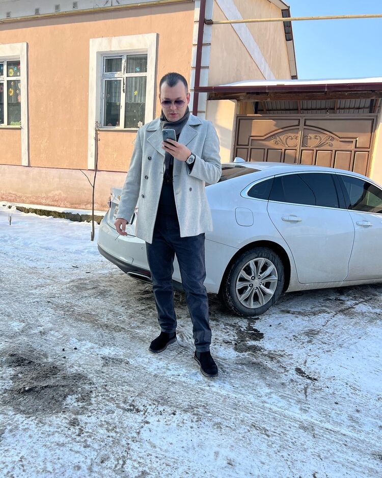  38021048  Timur, 34 ,    