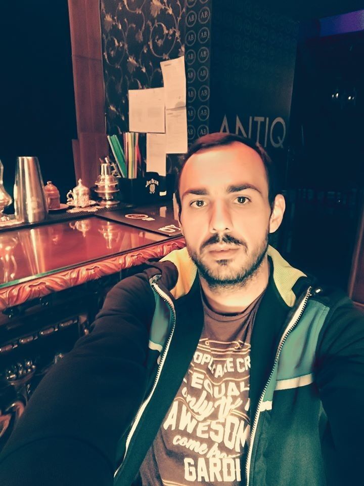  19499258  Artur, 35 ,    