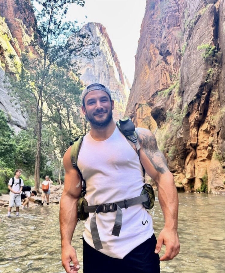  48504158  Richard, 43 ,    