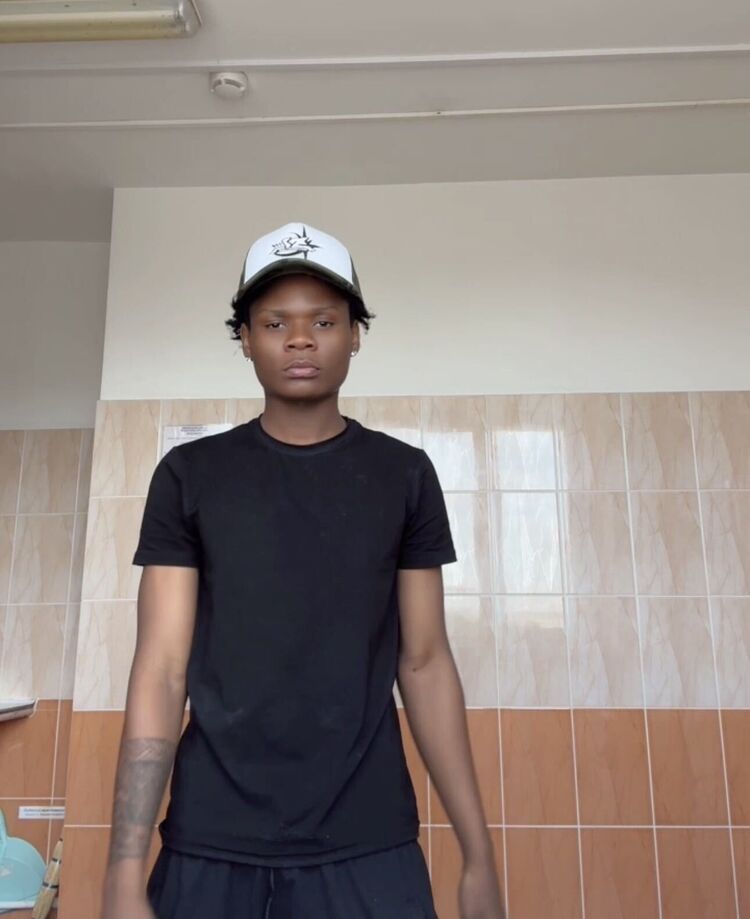  54625828  Foka, 23 ,    